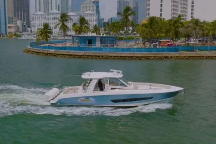 2016 Boston Whaler 420 Outrage| 42'