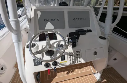 2017-intrepid-327-center-console-power-9678754-20250209082341998-1_XLARGE