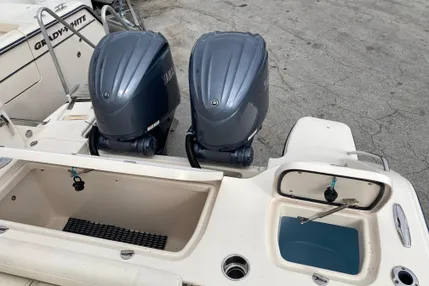 2022-grady-white-freedom-325-power-9767451-20250422110431938-1_XLARGE