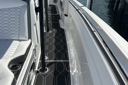 2023-nor-tech-390-sport-center-console-power-9746423-20250409184259267-1_XLARGE