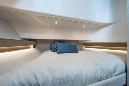 2023-tiara-yachts-34-ls-power-9851991-20250703111109935-1