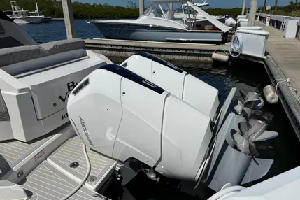 2023-tiara-yachts-43-le-power-9805744-978942972-0-220520250919-3