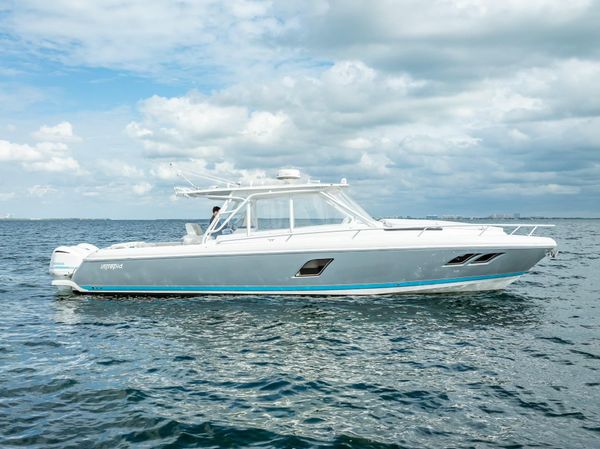 2016 Intrepid 400 Cuddy