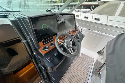 2020-tiara-yachts-38-ls-power-9673095-973531264-0-040220251421-22