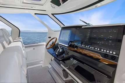 2024-tiara-yachts-48-ls-power-9522315-20240831105039805-1_XLARGE