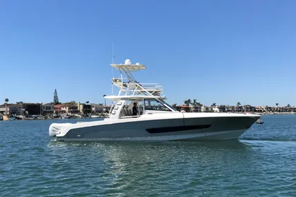 2018 Boston Whaler 420 Outrage| 42'