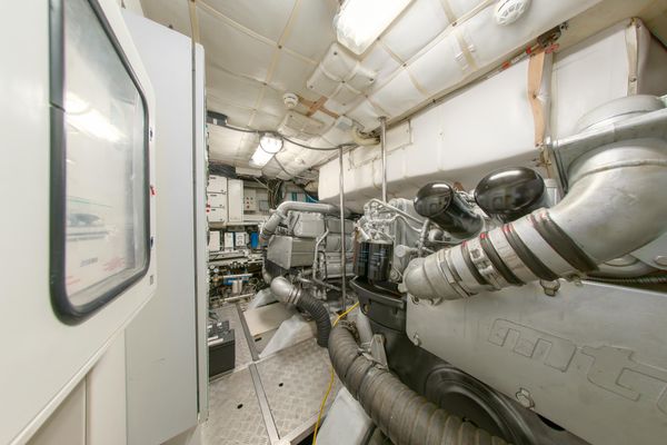 2013-pershing-82-power-9486563-20240729164100496-1_XLARGE