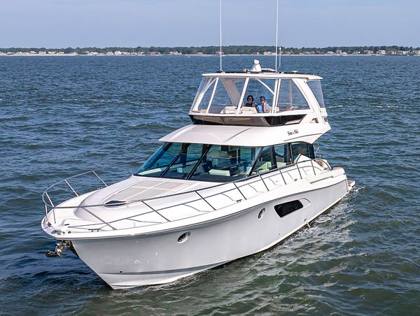 2017 Tiara Yachts F53 Flybridge