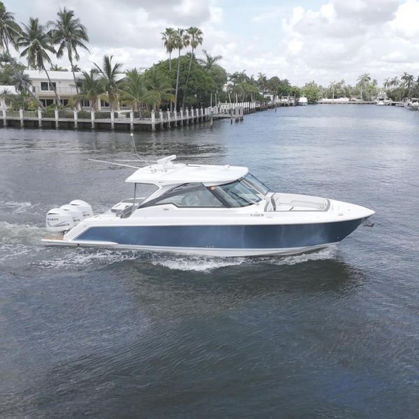 2021-tiara-yachts-38-lx-power-9880059-20250723081820108-0