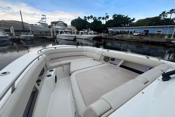 2022-boston-whaler-350-realm-power-9892767-20250810200336284-2