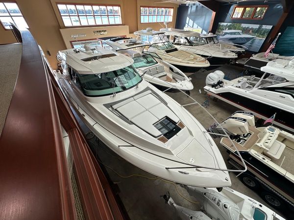 2022-tiara-yachts-43-le-power-9585592-20241017105525002-1_XLARGE