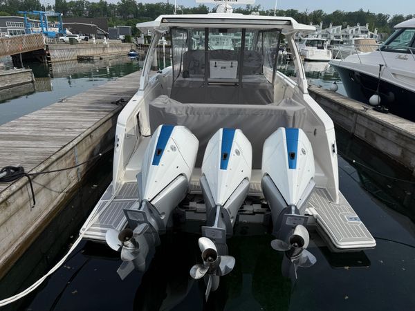 2023-tiara-yachts-38-ls-power-9567483-20250610075201548-1_XLARGE