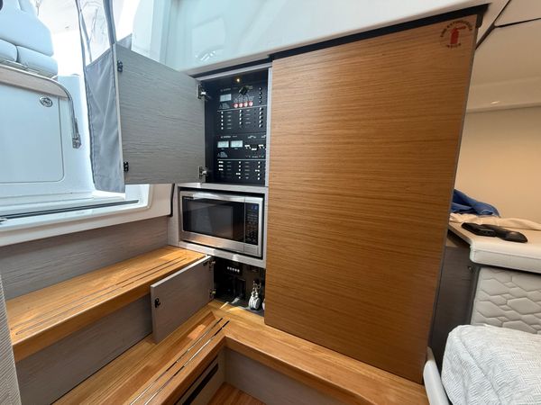 2023-tiara-yachts-38-ls-power-9567483-20250610075422250-1_XLARGE