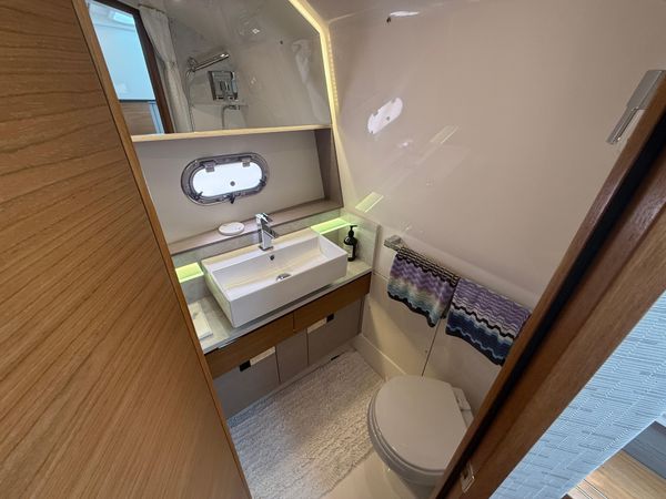 2023-tiara-yachts-38-ls-power-9567483-20250610075425198-1_XLARGE