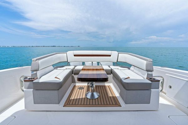 2023-tiara-yachts-38-ls-power-9843429-20250623151012657-1