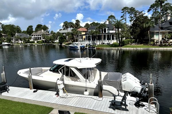 2023 Tiara Yachts 38 LS