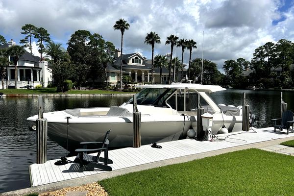 2023-tiara-yachts-38-ls-power-9913090-20250817144204956-3