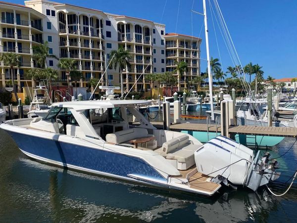 2023-tiara-yachts-48-ls-power-9683707-20250214110018381-1_XLARGE