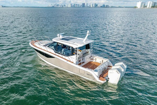 2024-boston-whaler-405-conquest-power-9909114-20250813133207974-1
