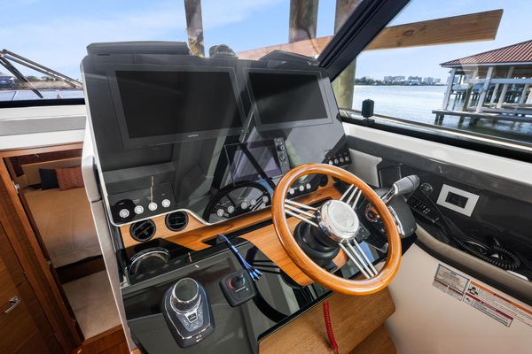 2024-tiara-yachts-48-le-power-9710283-976501882-0-090420250836-19